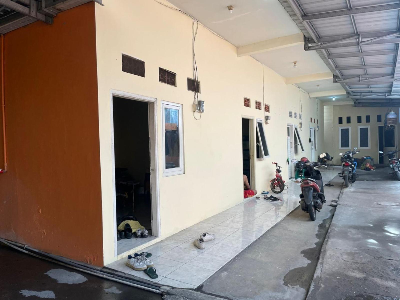 Spot On 93458 Legok Homestay Syariah Karangpilang Exterior photo